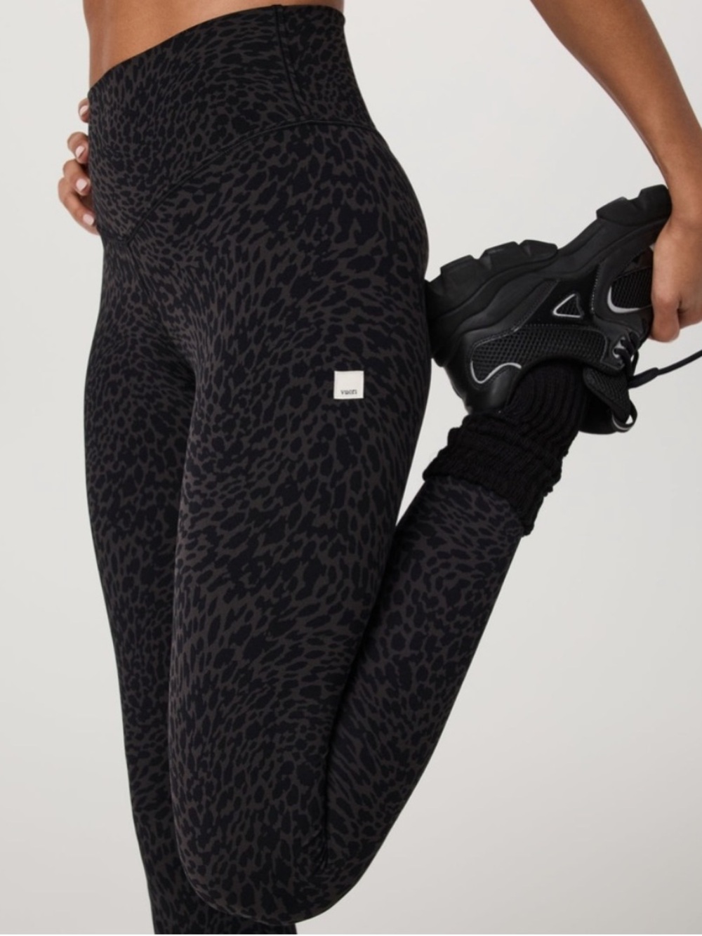 Vuori AllTheForm Legging Leopard Print Black Blurred Torrent Size Medium
